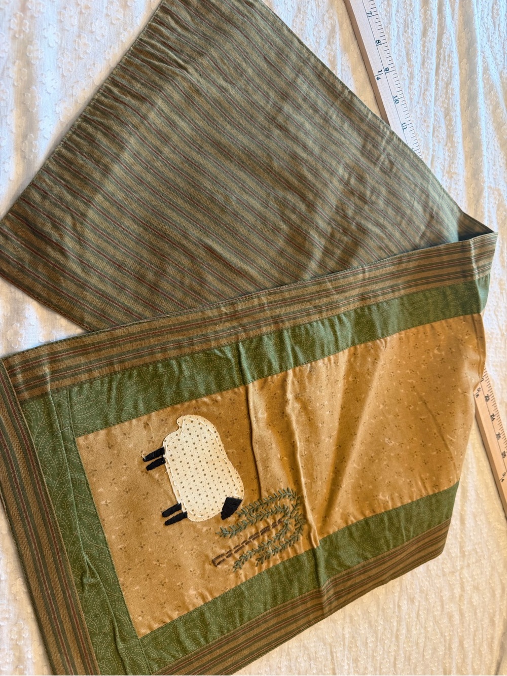Primitive table runner  Green and Tan Sheep Appliqué Bottoms